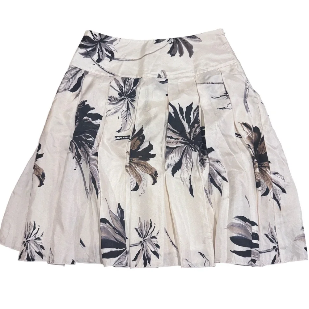 White House Black Market‎ Silk Pleated Tropical Leaf Print Mini Skirt Cream Sz 0